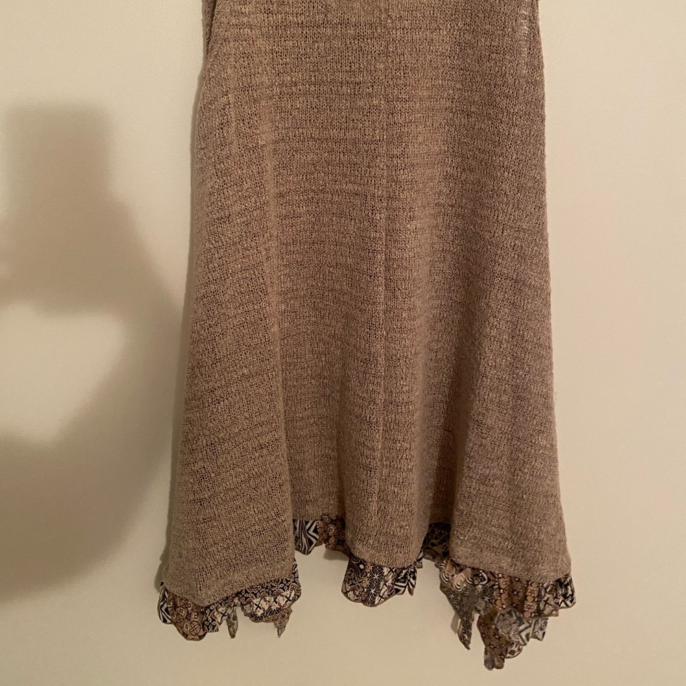 Easel- size medium- NWOT. Long and flowy